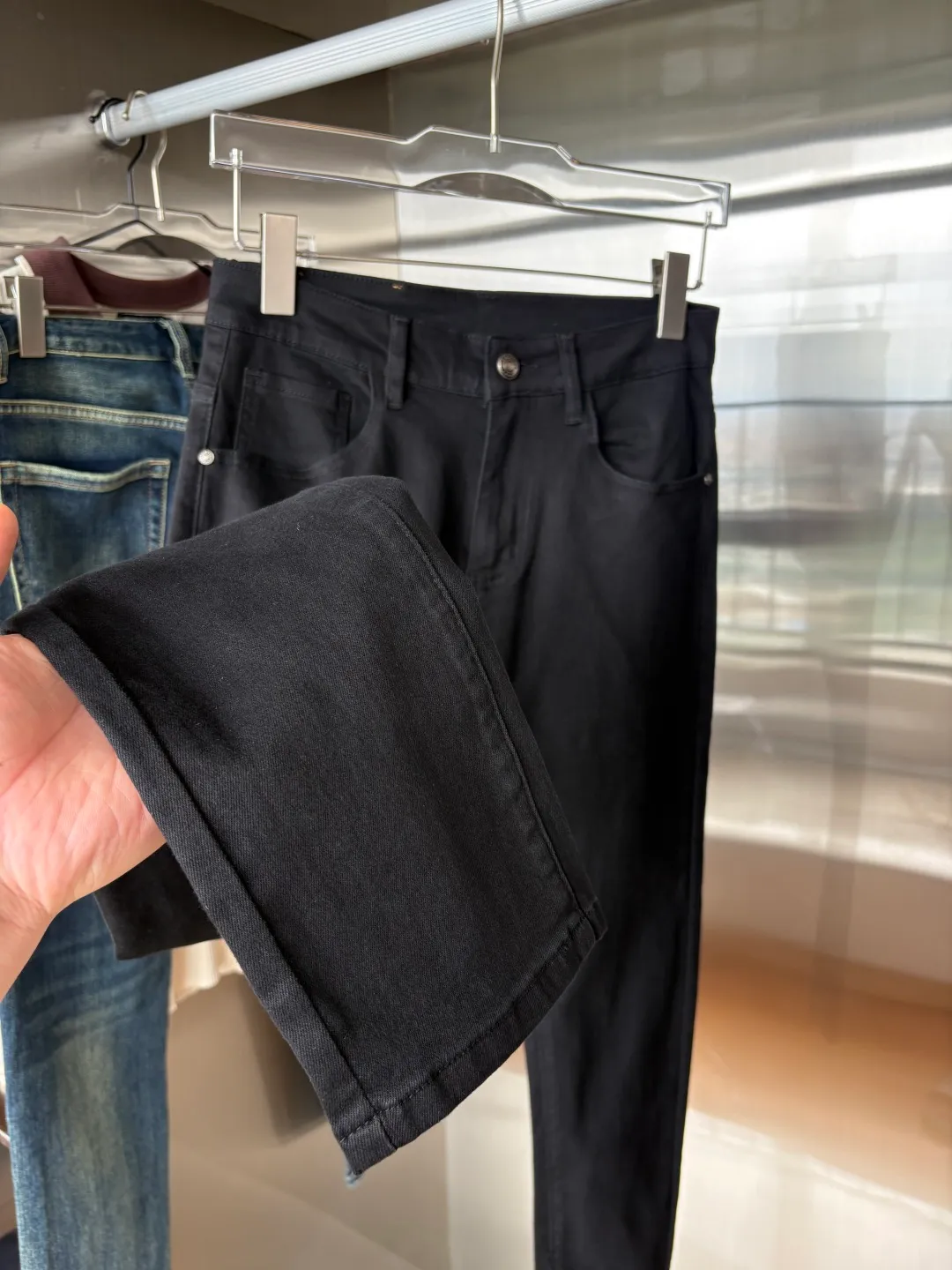 P240 A super stylish pair of jeans, customized original washed denim fabric, unique design, top-notch embroidered letter pattern logo, original hardware accessories decoration, an extremely outstanding pair of jeans, the materials and craftsmanship are extremely luxurious and exquisite, extremely high-grade, handsome and stylish upper body, recommended 👍, 005 code number: 29-38 but not 35; 37
